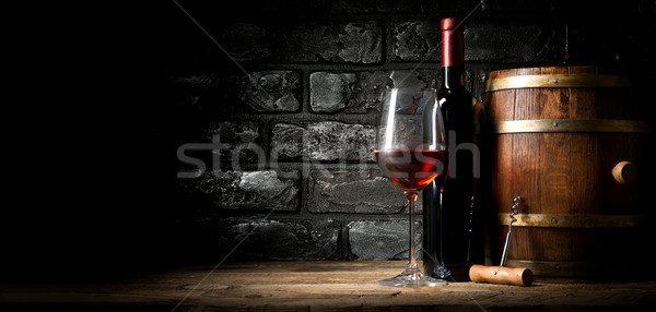 Alten Rotwein schwarz Backsteinmauer Wein Hintergrund Stock foto © Givaga