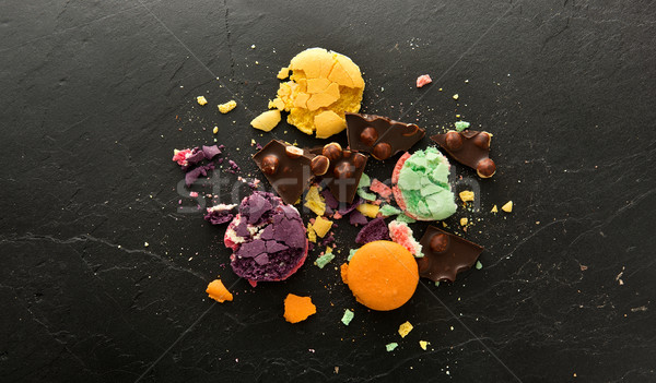 Bułka tarta macarons słodkie czarny kamień tabeli Zdjęcia stock © Givaga