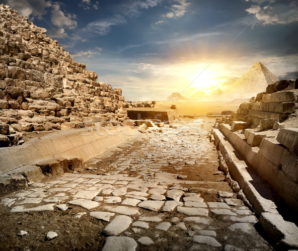 Sposób piramidy ruiny egipcjanin słońce niebo Zdjęcia stock © Givaga