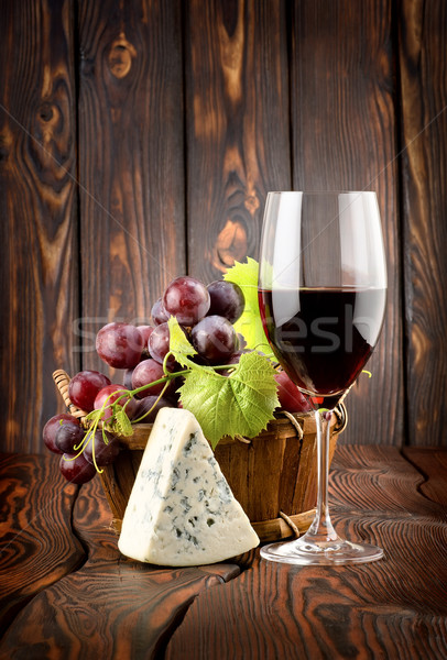 Stock foto: Wein · Blauschimmelkäse · Weinglas · Trauben · legen · Holz