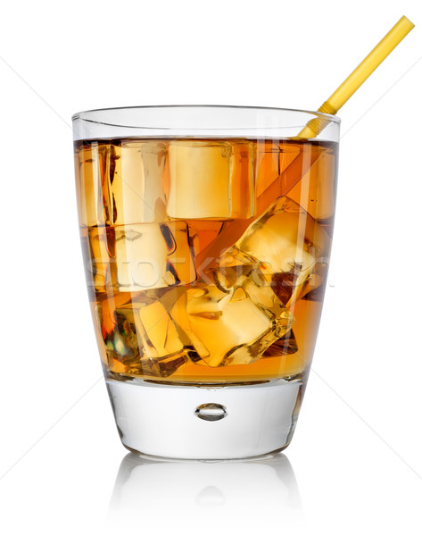 Chihlimbar cocktail sticlă izolat alb gheaţă Imagine de stoc © Givaga