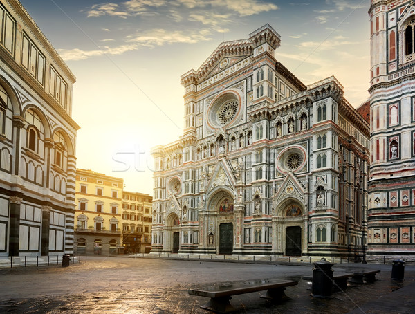 Fatada bazilica faimos Florenţa răsărit cer Imagine de stoc © Givaga