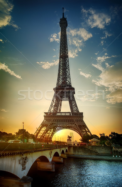 Eiffel kule görmek gökyüzü su Stok fotoğraf © Givaga
