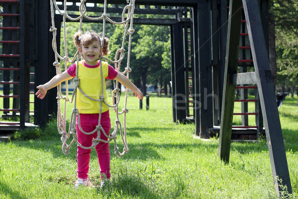 Szczęśliwy dziewczynka parku boisko uśmiech dziecko Zdjęcia stock © goce