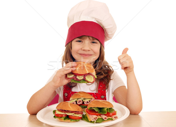 三明治 · 拇指 ·上 / happy little girl cook with sandwich and