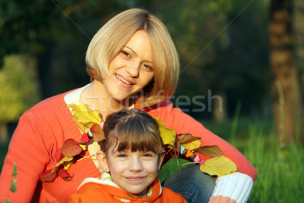 Mutter Tochter Porträt Herbstsaison Mädchen Blatt Stock foto © goce