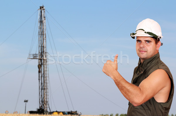 Ölarbeiter Daumen up Bereich Arbeitnehmer Macht Stock foto © goce