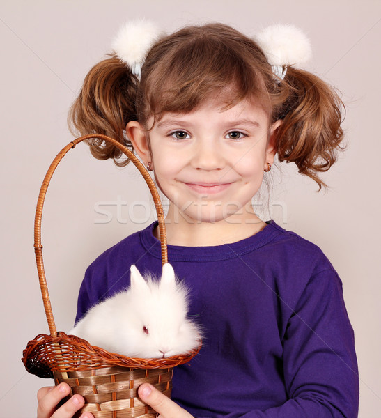 [[stock_photo]]: Petite · fille · panier · nain · blanche · lapin