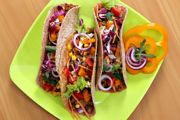 Taco tányér gyorsételek étel zöld vacsora Stock fotó © goce