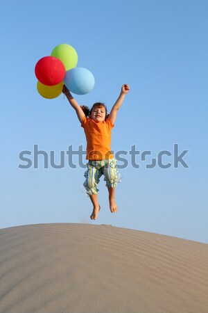 Stockfoto: Gelukkig · meisje · kleurrijk · ballonnen · strand · glimlach