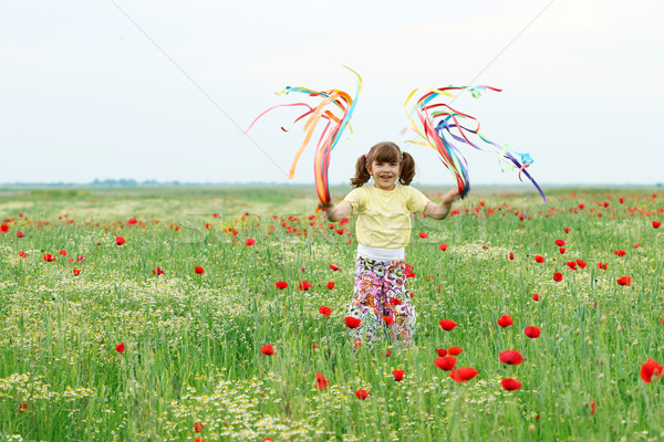 Stok fotoğraf: Mutlu · küçük · kız · oynama · çayır · bahar · sezon