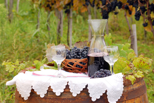 Vino tinto de uva temporada de otoño hoja vidrio verde Foto stock © goce