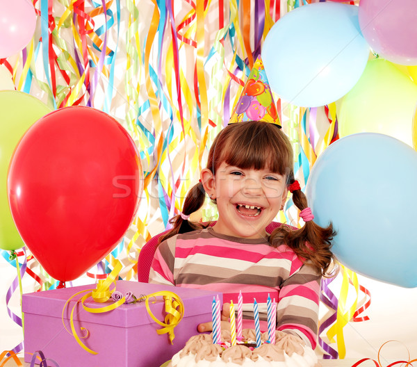 幸せ 女の子 誕生日ケーキ ギフト 笑顔 パーティ ストックフォト © goce