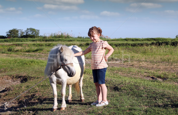 [[stock_photo]]: Petite · fille · blanche · poney · cheval · fille