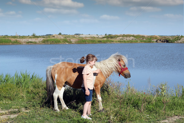 Belo little girl pónei cavalo água menina Foto stock © goce