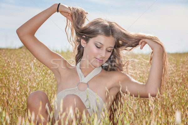 Hermosa saludable pelo mujer nina campo Foto stock © godfer