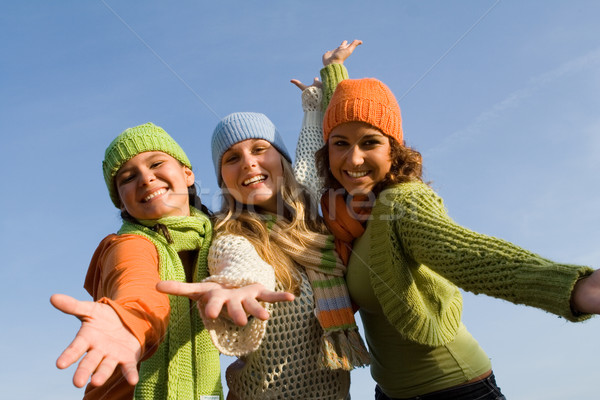 Stockfoto: Groep · gelukkig · meisjes · armen · welkom · vrouwen