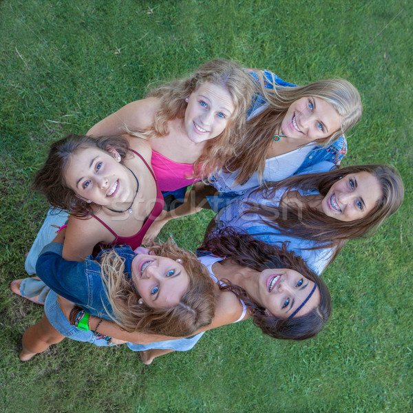 Csoport gyerekek nyári tábor boldog mosolyog barátok Stock fotó © godfer