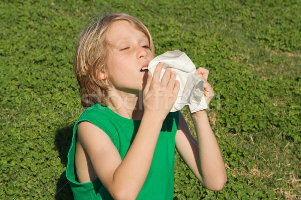 Jungen Kind Allergien Heuschnupfen kalten Frühling Stock foto © godfer