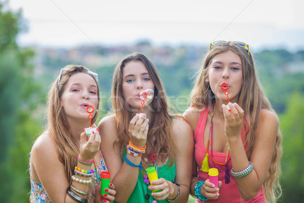 Stockfoto: Tieners · bubble · pijpen · meisjes · haren · leuk