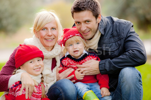 Család boldog mosolyog szülők gyerekek lány Stock fotó © godfer