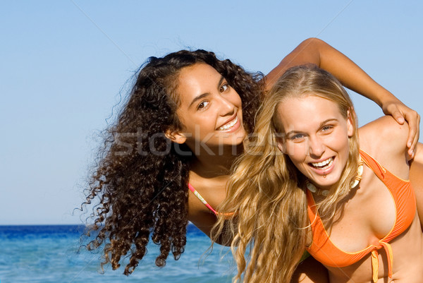 Huckepack Spaß Sommerurlaub Strand Lächeln Stock foto © godfer