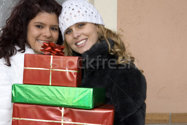 Jóvenes Navidad fiesta de cumpleaños regalos mujeres amigos Foto stock © godfer