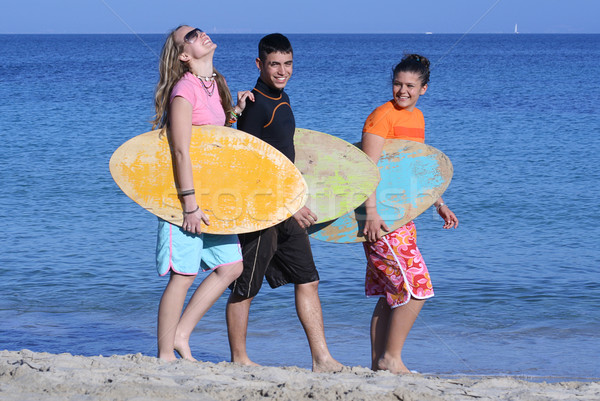 Jungen Surfer Fuß Strand glücklich lächelnd Stock foto © godfer