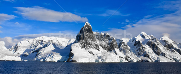 Stock fotó: Gyönyörű · hegyek · kék · ég · égbolt · víz · hó