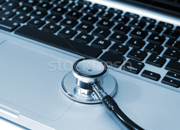 Stethoscoop laptop computer internet geneeskunde notebook Stockfoto © goir