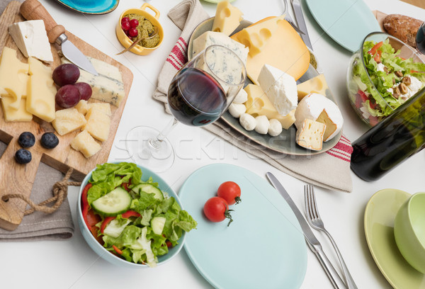 Eettafel tafel gerechten wijn Stockfoto © goir