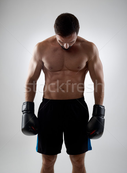 Pokonany bokser patrząc w dół szary sportu środowisk Zdjęcia stock © goir