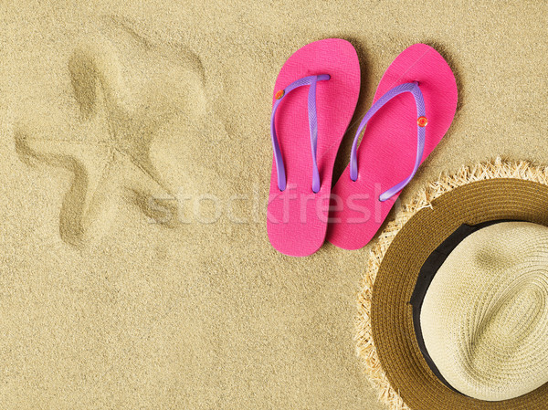 Házi cipők kalap homok tengerpart copy space nyár Stock fotó © goir