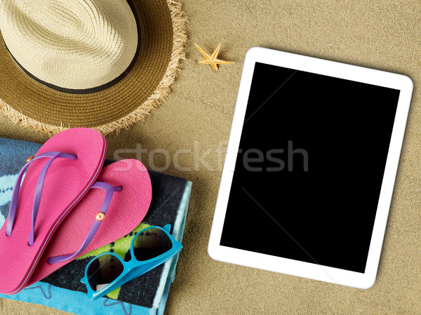 Comprimat plajă nisip ecran calculator Imagine de stoc © goir