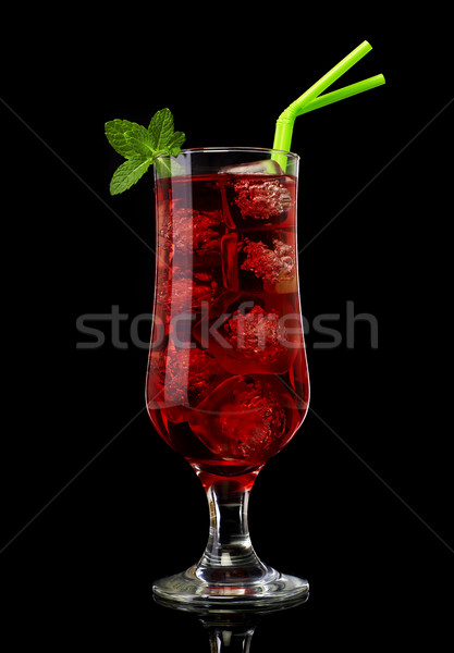 [[stock_photo]]: Cocktail · rouge · isolé · noir · fruits