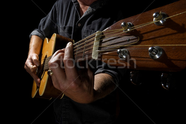 Stok fotoğraf: Geniş · açı · gitar · fotoğraf · müzisyen · oynama · akustik · gitar