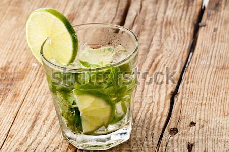 Mojito vidro verde mesa de madeira vertical tiro Foto stock © gorgev