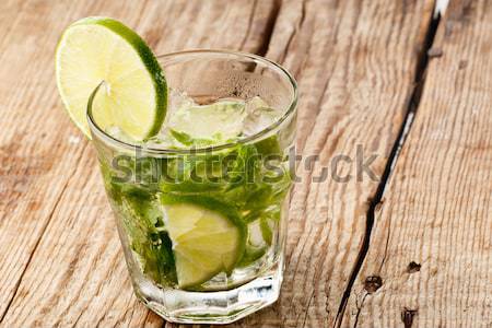 Mojito Glas grünen Holztisch vertikalen erschossen Stock foto © gorgev