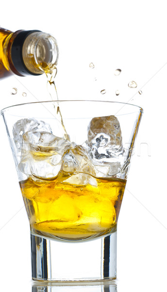 Vetro whiskey splash rocce isolato bianco Foto d'archivio © gorgev