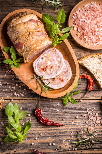 肚· 熏肉 · 顶部 · 视图 ·木 / top view of stuffed belly