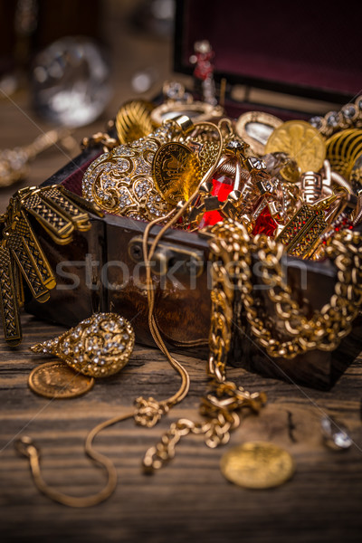 Klein piraat schatkist houten tafel goud vintage Stockfoto © grafvision