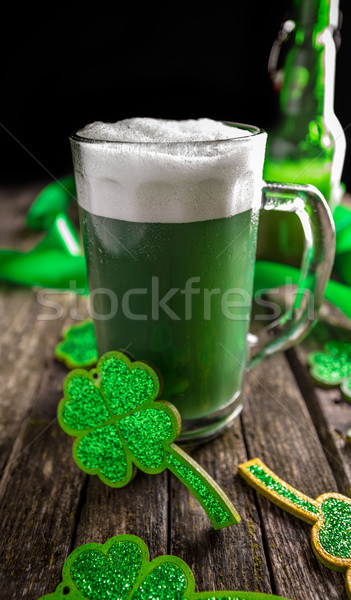 Foto stock: Día · de · san · patricio · celebración · verde · cerveza · taza · vidrio