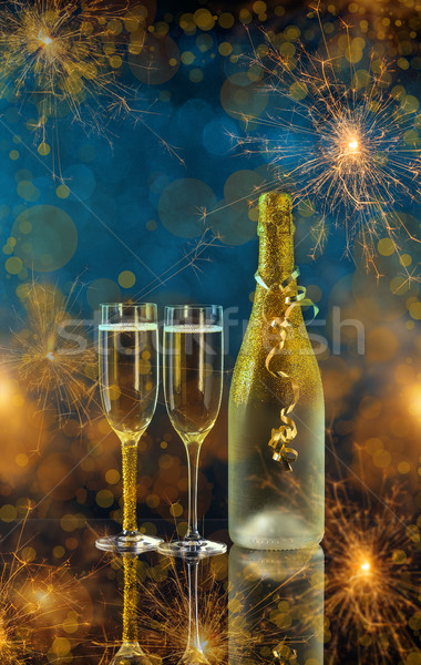 [[stock_photo]]: Nouvelle · année · deux · champagne · verres · prêt · fête