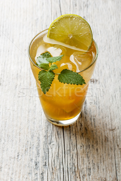 商业照片: 柠檬 · 薄荷 · 背景 · 厨房 / refreshing ice tea with