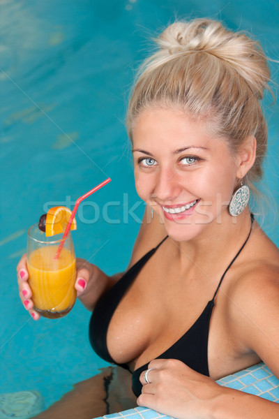 Młodych piękna kobieta jacuzzi witamina napojów Zdjęcia stock © grafvision