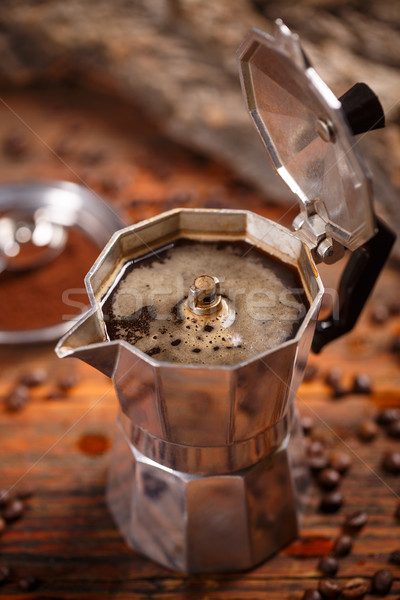 老 濃咖啡 鍋 復古 木 背景 商業照片 © grafvision