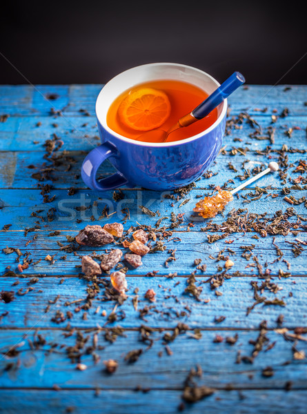 Foto stock: Taza · frescos · té · de · hierbas · vintage · azul · mesa · de · madera