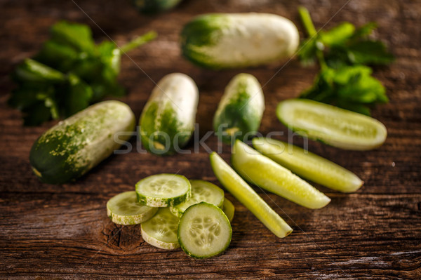 Stock foto: Mini · Gurken · Scheiben · ganze · Holz