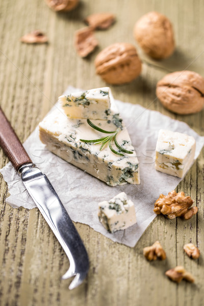 Foto stock: Roquefort · queso · pieza · nuez · alimentos · azul