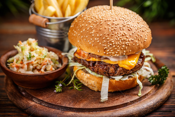 Lezzetli hamburger peynir hizmet ahşap Stok fotoğraf © grafvision